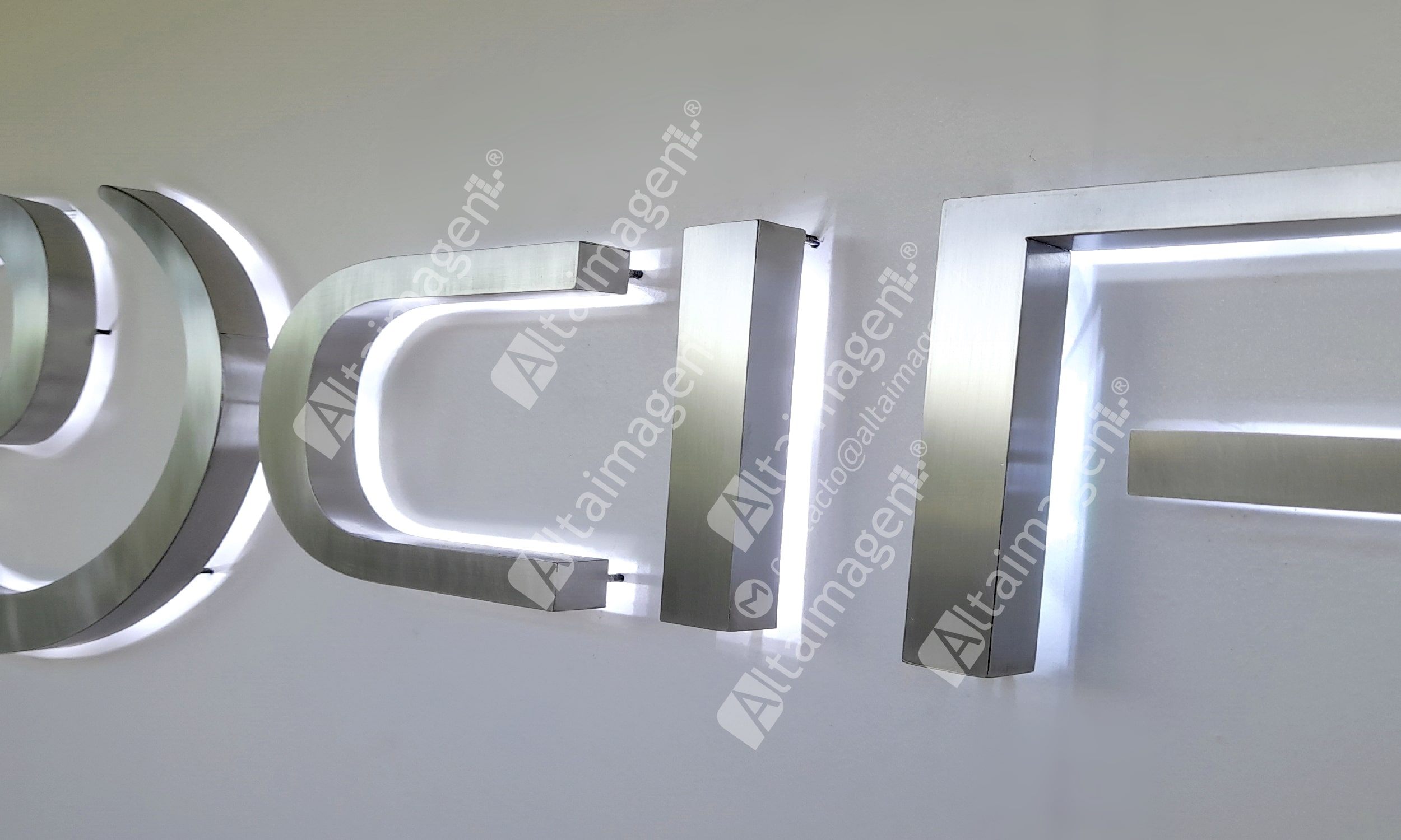 LETREROS-LOGOTIPOS-VOLUMETRICOS-ACERO-INOXIDABLE-ILUMINACION-LED-CHILE-ALTAIMAGEN-5